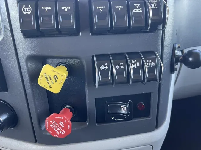 2023 Peterbilt 579
