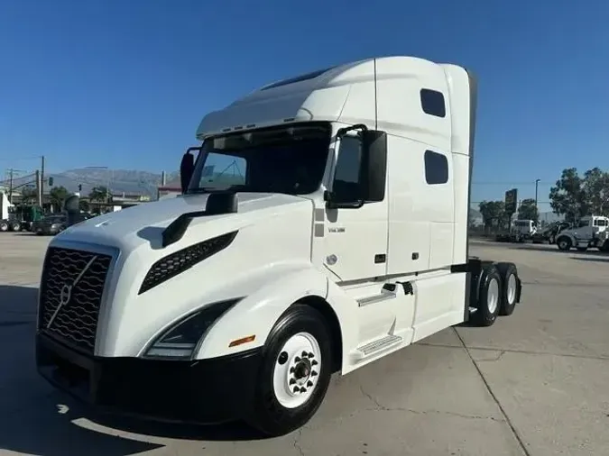 2022 Volvo VNL64T760