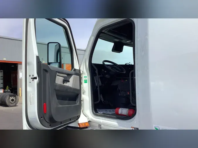 2022 Freightliner Cascadia 126