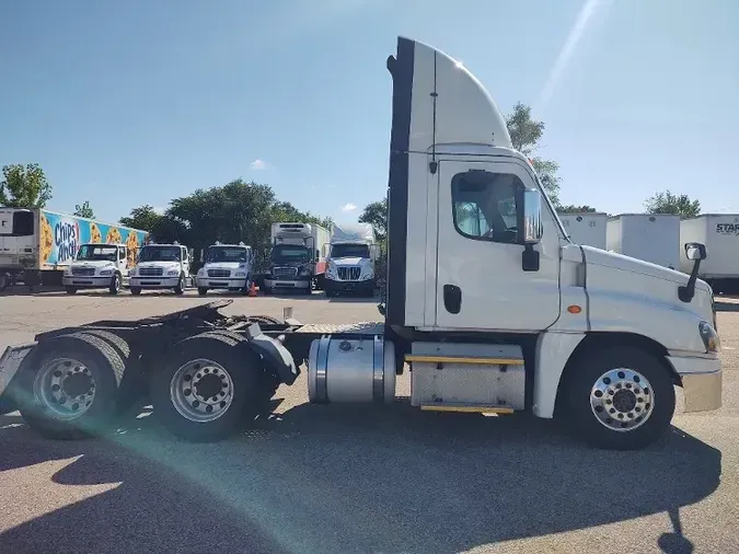 2017 Freightliner X12564ST