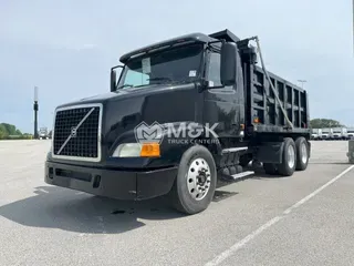 2005 VOLVO VNM