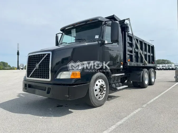 2005 VOLVO VNM940681b78ab87776cbd8279b0d467a7e