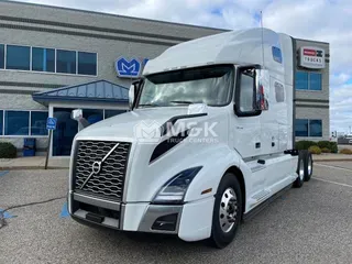 2025 VOLVO VNL64T760