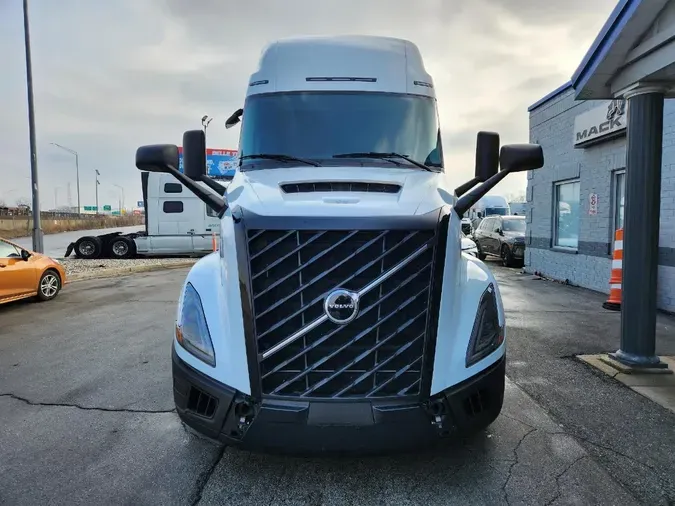 2025 VOLVO VNL64T860
