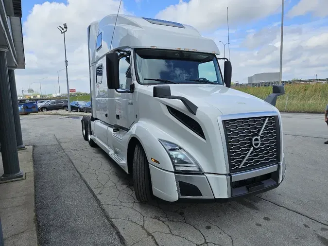 2022 VOLVO VNL64T860