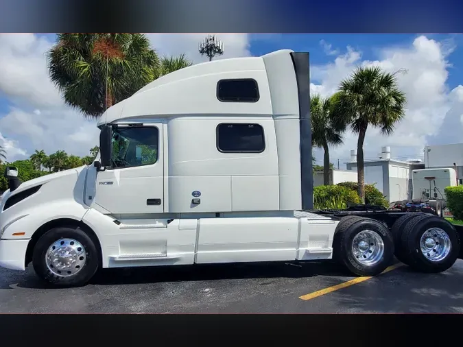 2022 Volvo VNL 860