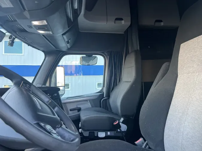 2020 Freightliner Cascadia 126