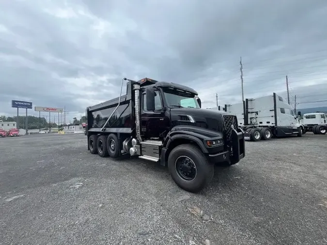 2025 VOLVO VHD84F300