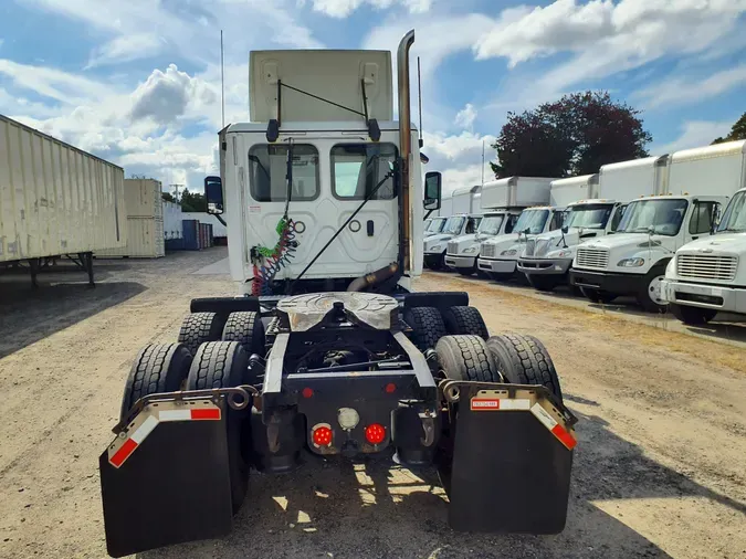 2018 FREIGHTLINER/MERCEDES CASCADIA 125