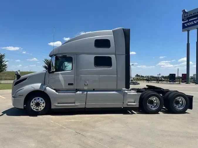 2025 VOLVO VNL64T860