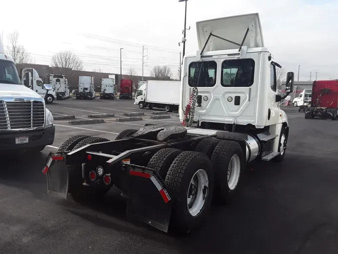 2016 FREIGHTLINER/MERCEDES CASCADIA 125