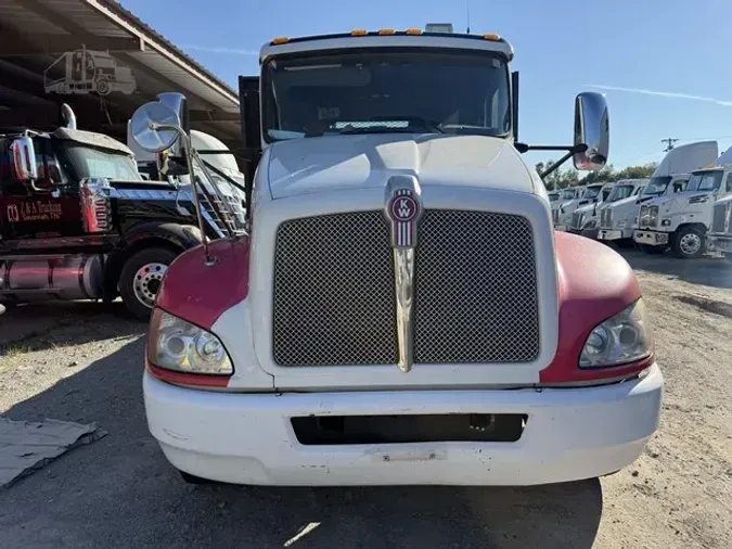 2011 KENWORTH T370