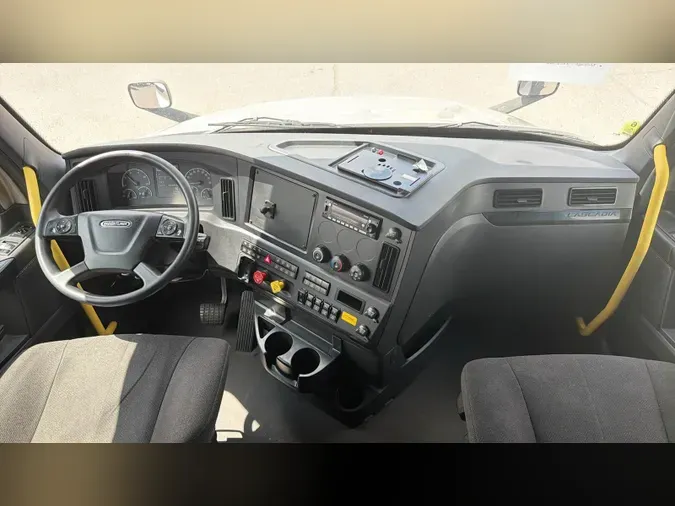 2025 Freightliner Cascadia 1269417aeaf9ff5099161f9f00ebd3a24d0