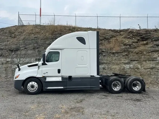 2021 FREIGHTLINER CA126