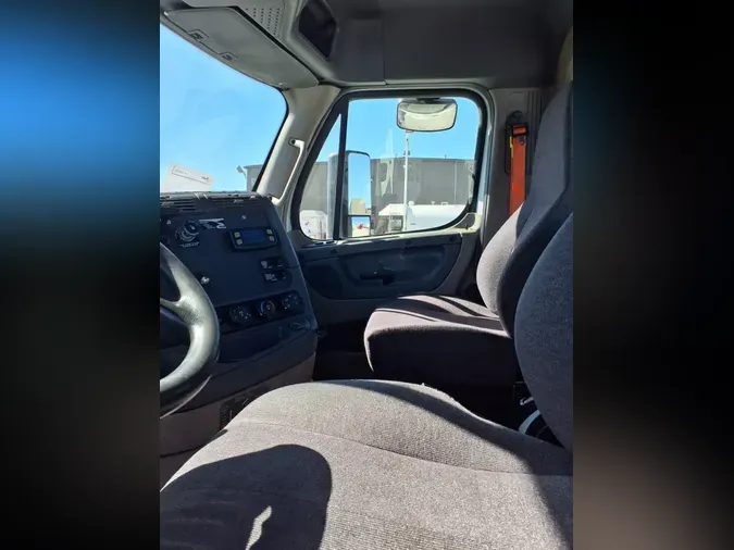 2019 FREIGHTLINER/MERCEDES CASCADIA 125