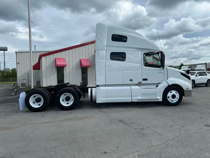 2019 VOLVO VNL64T760