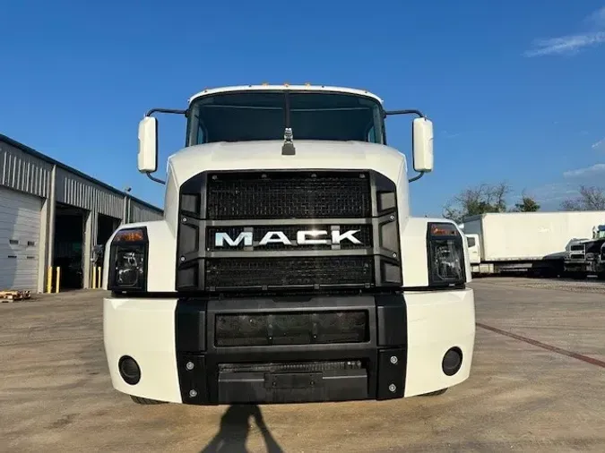 2019 MACK AN64T