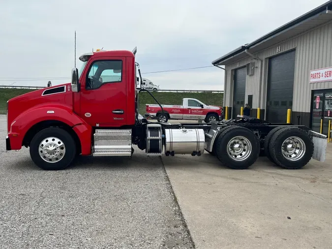 2025 Kenworth T880