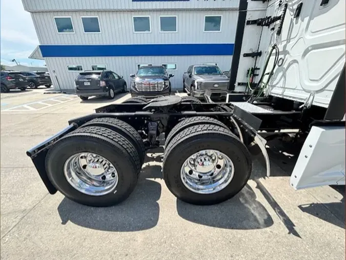 2022 Freightliner Cascadia 126