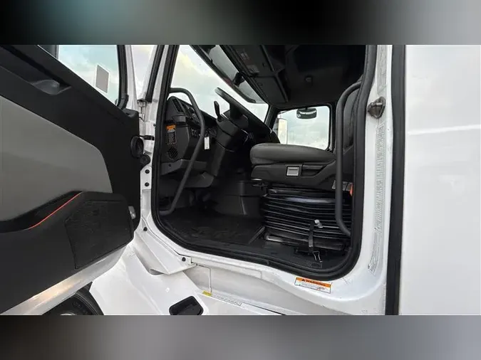 2021 VOLVO VNL64T760