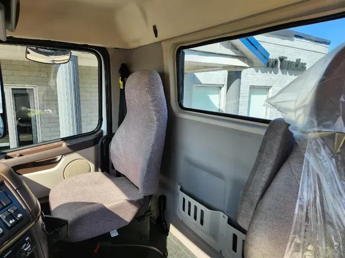 2018 VOLVO VNL64T300