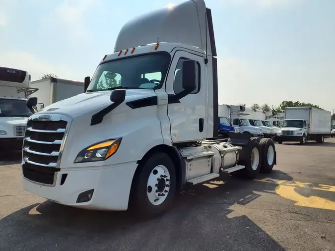 2018 FREIGHTLINER NEW CASCADIA 116942e77de4b02431eee5634ebbd223ba1
