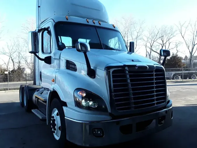 2017 FREIGHTLINER/MERCEDES CASCADIA 113