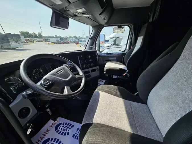 2021 FREIGHTLINER Cascadia 126