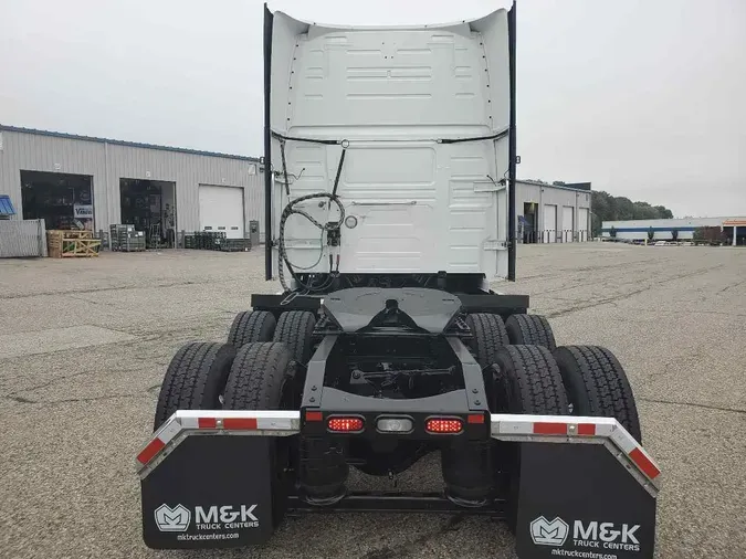 2021 VOLVO VNL64T860