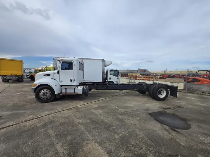 2017 Peterbilt 337