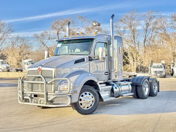 2021 KENWORTH T880