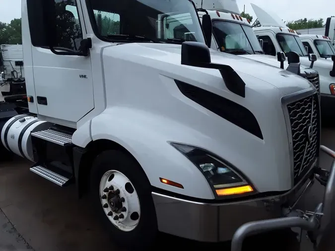 2019 VOLVO VNL64T-300