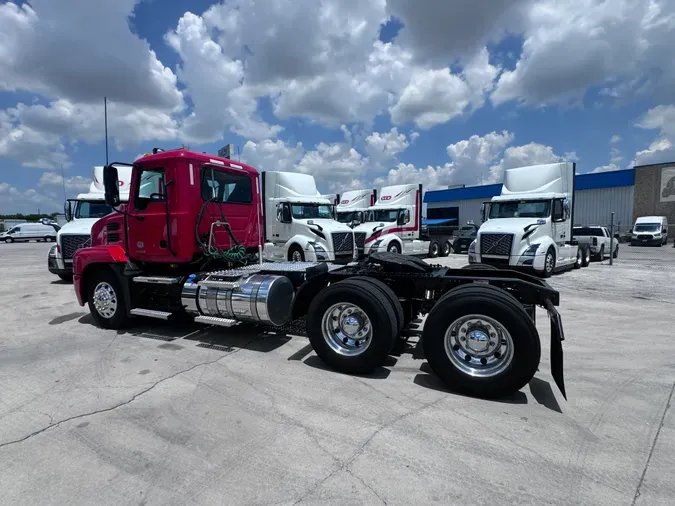 2021 MACK AN64T