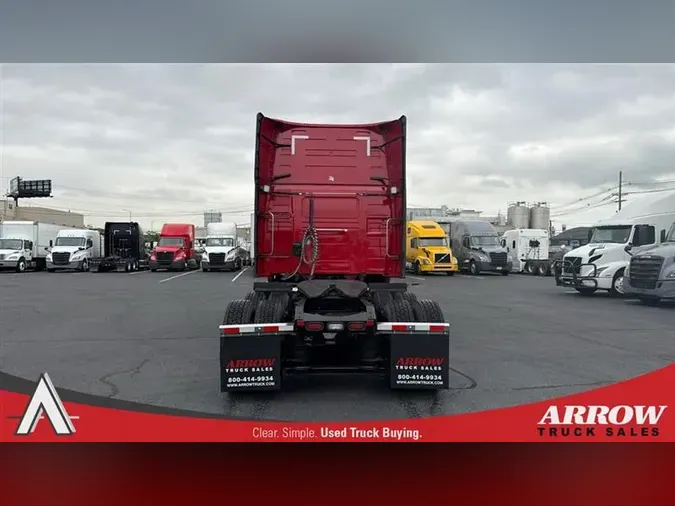 2021 VOLVO VNL760