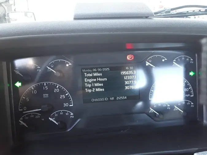 2019 VOLVO VNL64T-300
