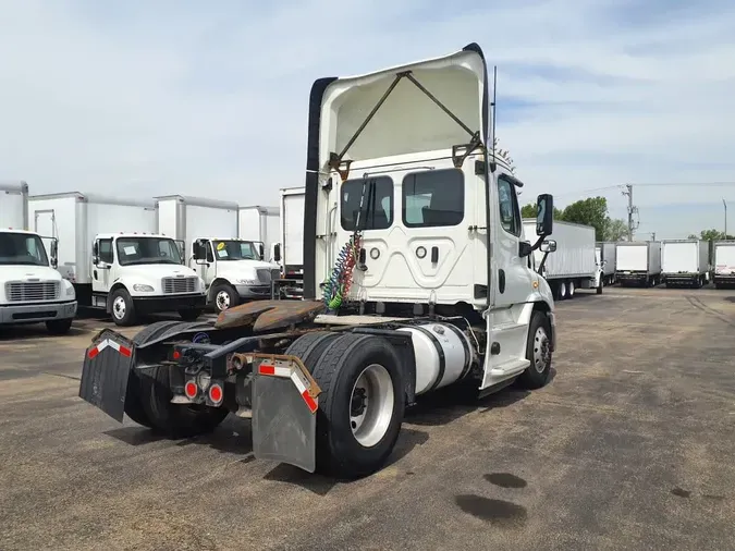 2019 FREIGHTLINER CASCADIA 113