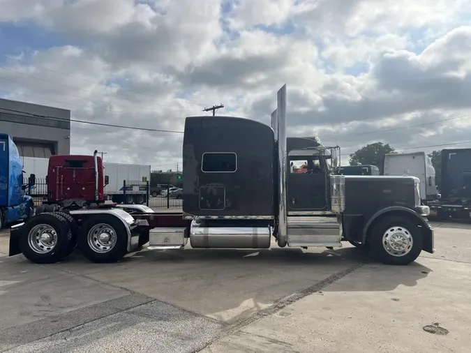 2021 Peterbilt 389