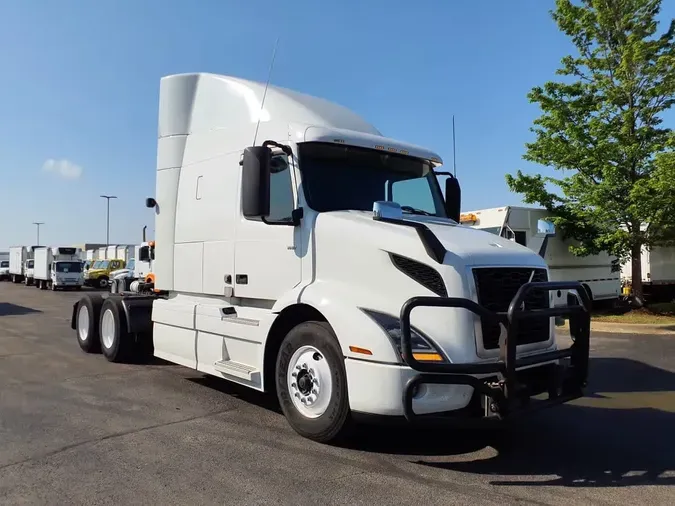 2020 VOLVO VNR64T-640