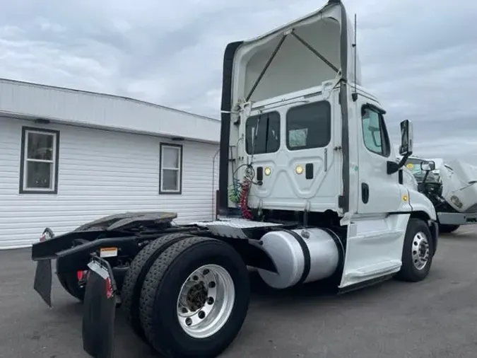 2016 FREIGHTLINER/MERCEDES CASCADIA 125