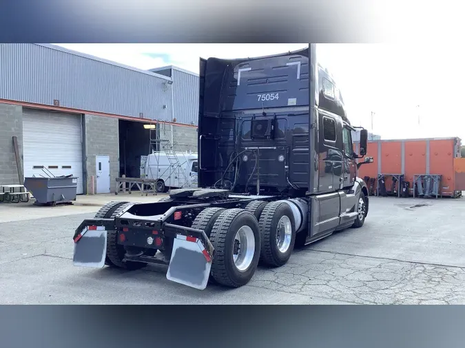 2022 Volvo VNL860