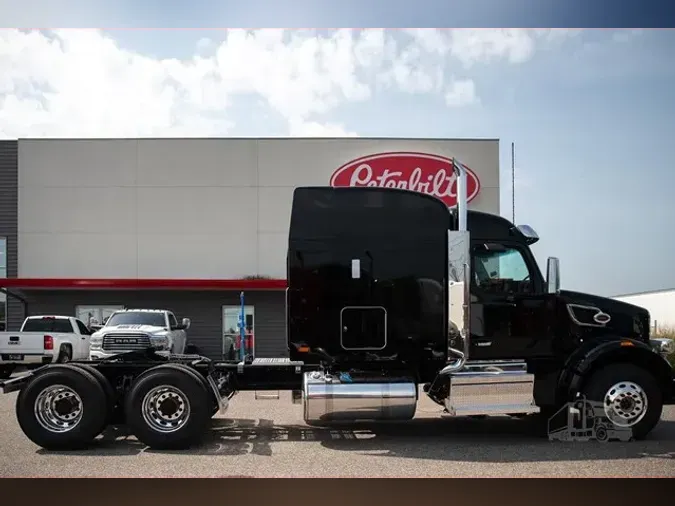 2025 PETERBILT 567