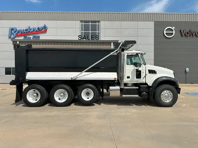 2016 MACK GU713