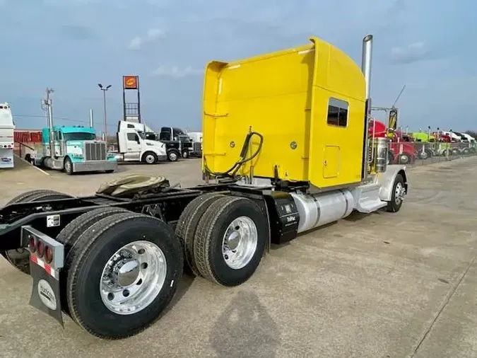 2021 Peterbilt 389