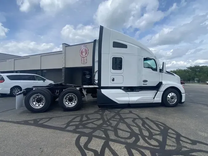 2025 Kenworth T680