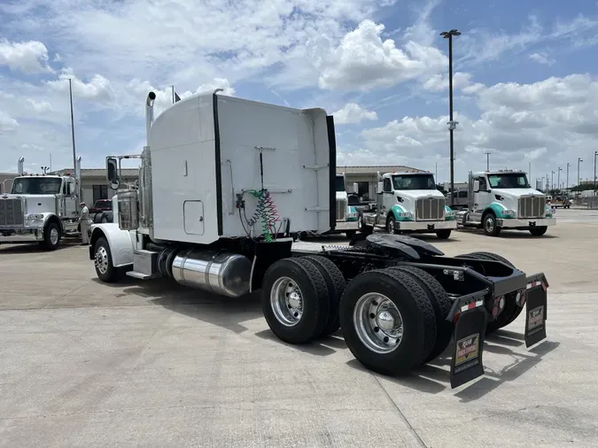 2020 Peterbilt 389