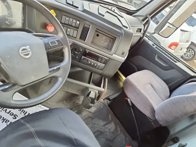 2019 VOLVO VNR42T 300