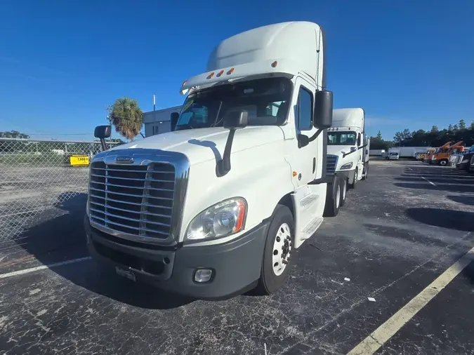 2019 FREIGHTLINER CASCADIA 125
