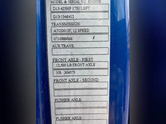 2022 Volvo VNL64T760