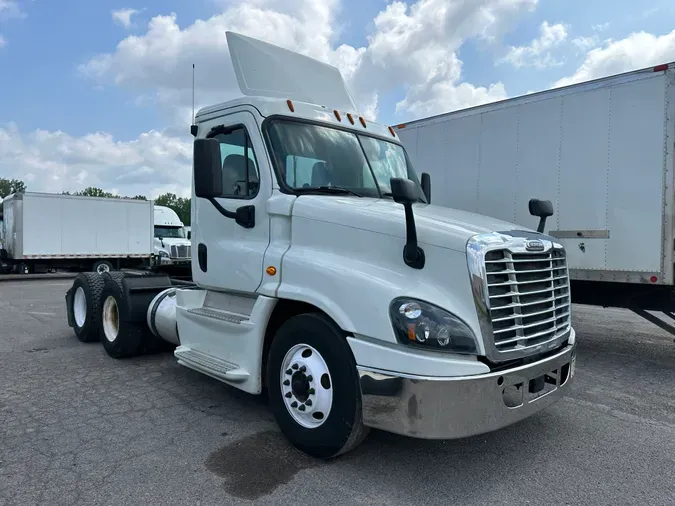 2016 FREIGHTLINER/MERCEDES CASCADIA 125