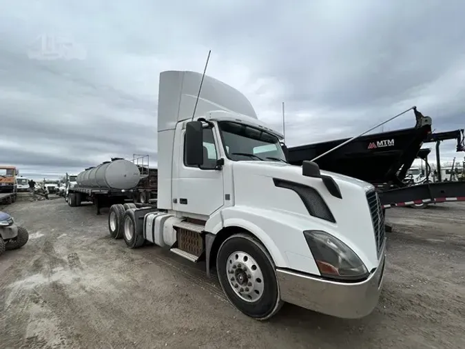 2013 VOLVO VNL64T300